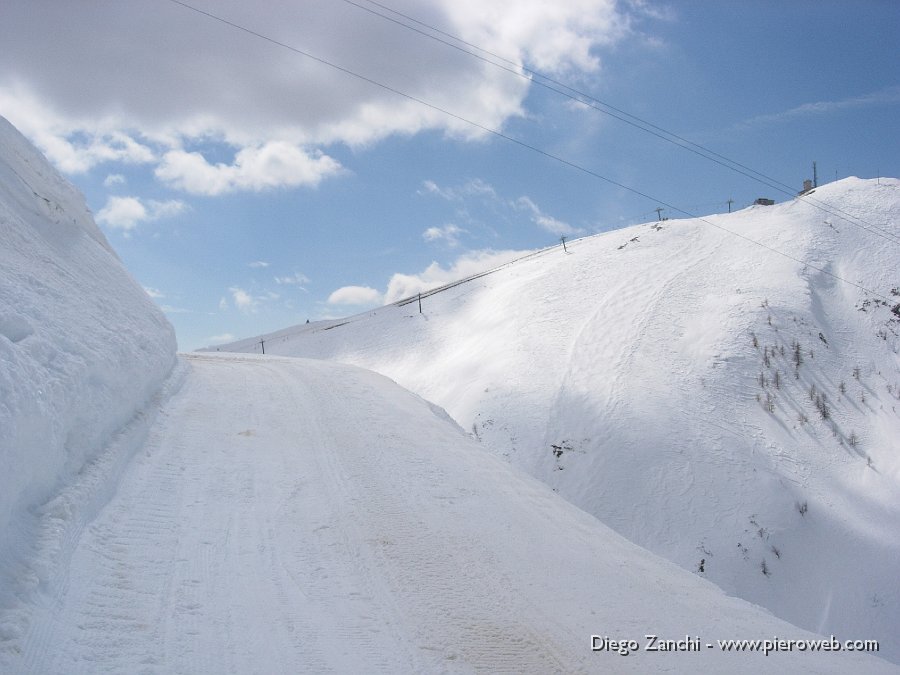 01  A spasso sulle piste di Foppolo semideserte.JPG